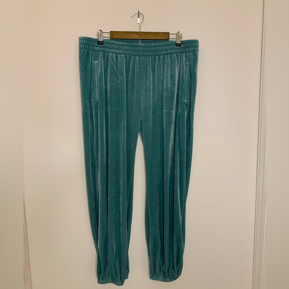Norma Kamali Large Emerald Green Velvet Velour Jogger Statement Pants